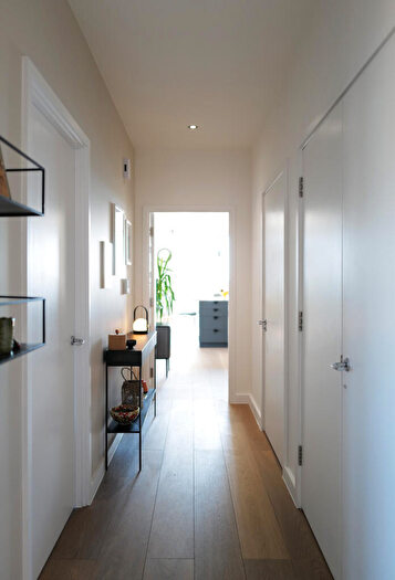 2 Bedroom Apartment To Rent In Lock Side Way, London, E16