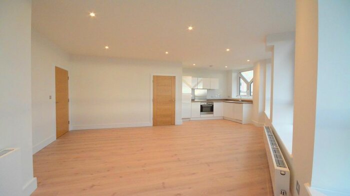 2 Bedroom Flat To Rent In Ringside, Bracknell RG12