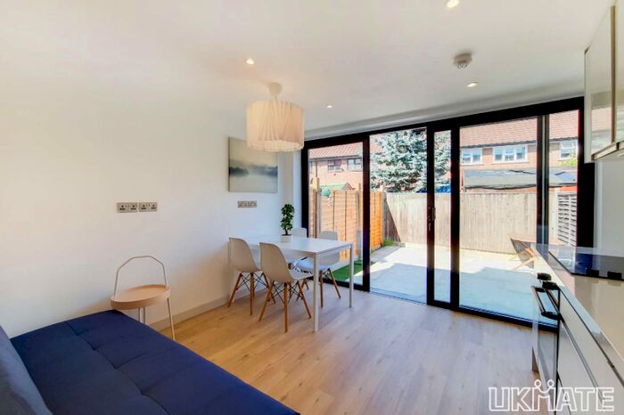 5 Bedroom Flat To Rent In Ablett Street, London, SE16