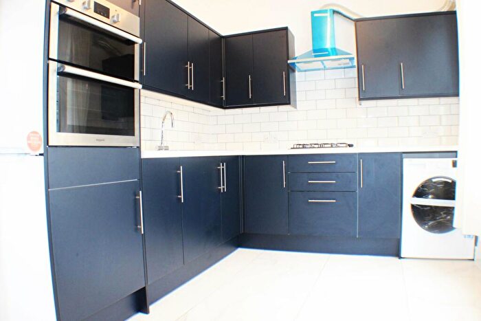 3 Bedroom House To Rent In Tisdall Place, Elephant & Castle, SE17