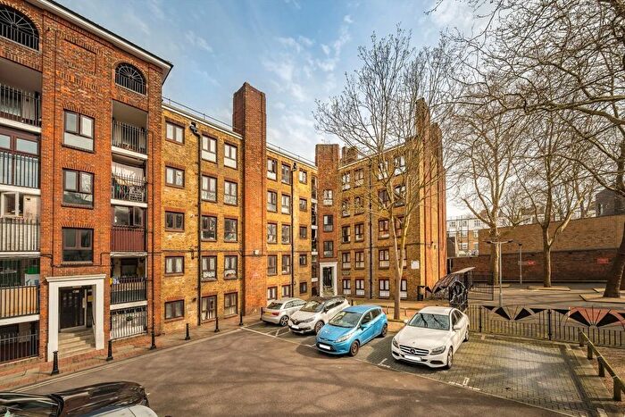 3 Bedroom Flat To Rent In New Park Road, Brixton Hill, SW2