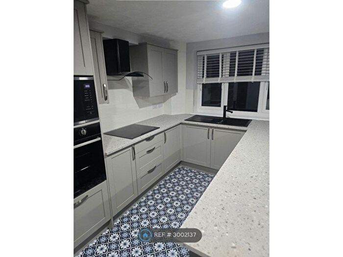 1 Bedroom Flat To Rent In Fairport House, Long Load, Langport, TA10