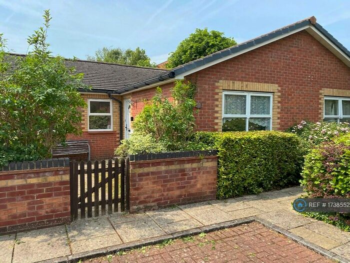 2 Bedroom Bungalow To Rent In Hollow Way, Oxford, OX4