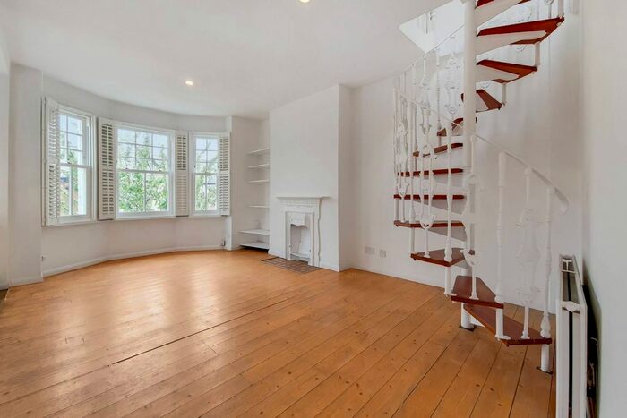 3 Bedroom Flat To Rent In Hackford Road, Stockwell, London, SW9