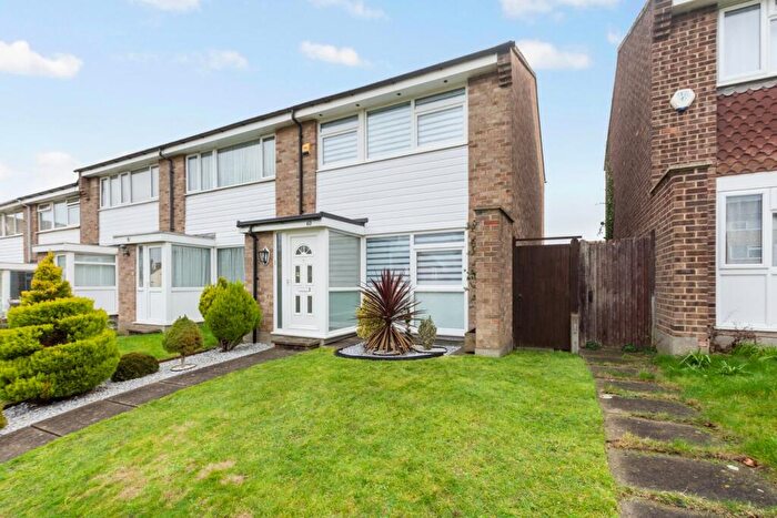 3 Bedroom End Of Terrace House For Sale In Langford Place, Sidcup, DA14