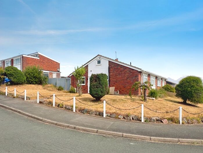 3 Bedroom Semi-detached Bungalow For Sale In Meadway, Malvern, WR14