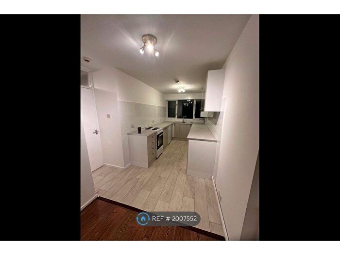 2 Bedroom Flat To Rent In Glamis House, Warley, Brentwood, CM14