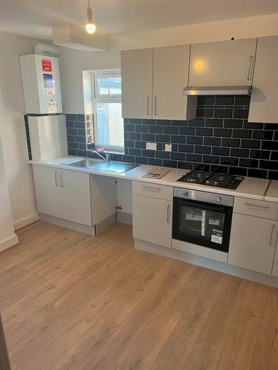 4 Bedroom Flat To Rent In Wood Street, London, E17