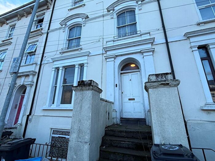 1 Bedroom Flat For Sale In Clytha Square, Newport, NP20