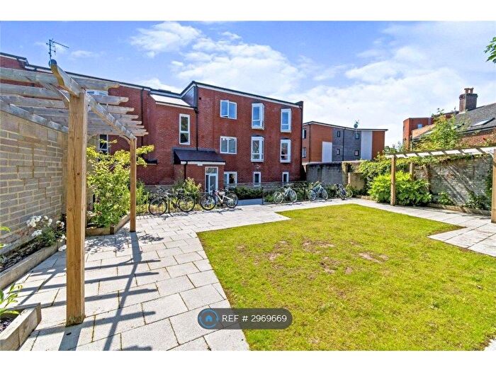 2 Bedroom Flat To Rent In Bevois Valley Road, Southampton, SO14