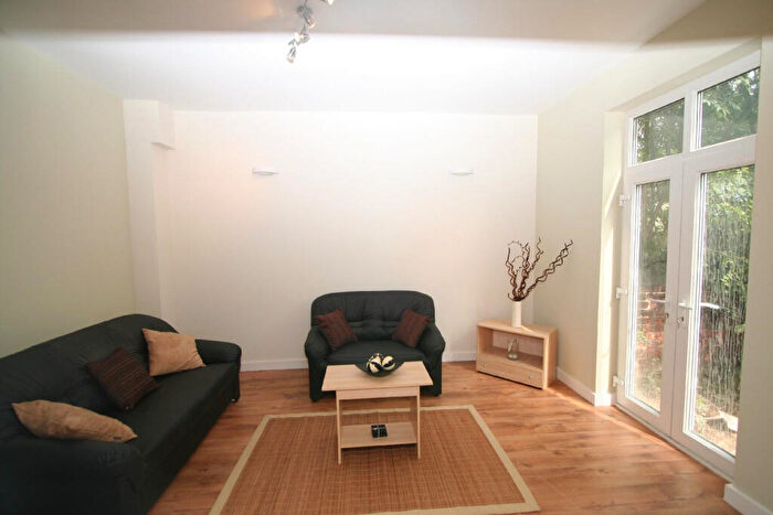 5 Bedroom House To Rent In Victoria Road, Leeds, LS6