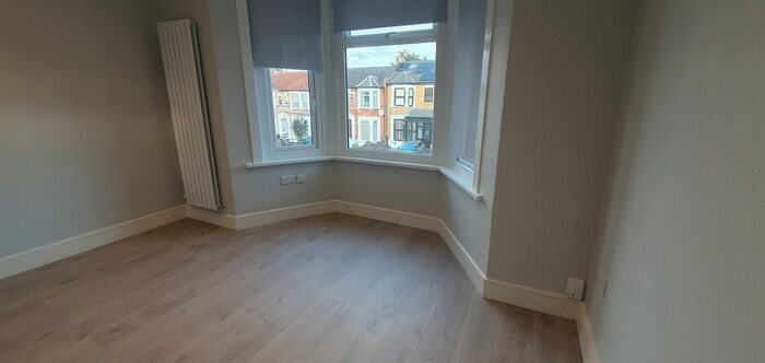 1 Bedroom Flat To Rent In Selborne Road, Ilford, Essex, IG1