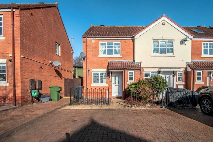 2 Bedroom End Of Terrace House To Rent In Oakland Grove, Bromsgrove, Worcestershire, B61
