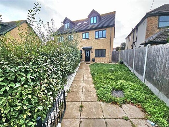 4 Bedroom Semi Detached House For Sale In Hart Road, Thundersley, Benfleet, SS7