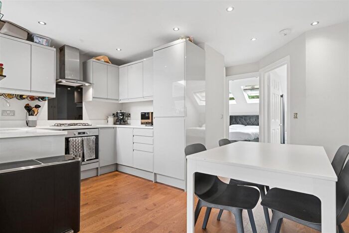 2 Bedroom Flat For Sale In Coverton Road, Tooting, SW17