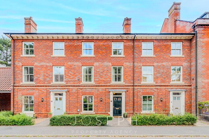 4 Bedroom Town House For Sale In St. Marys Road, Ipswich, IP4
