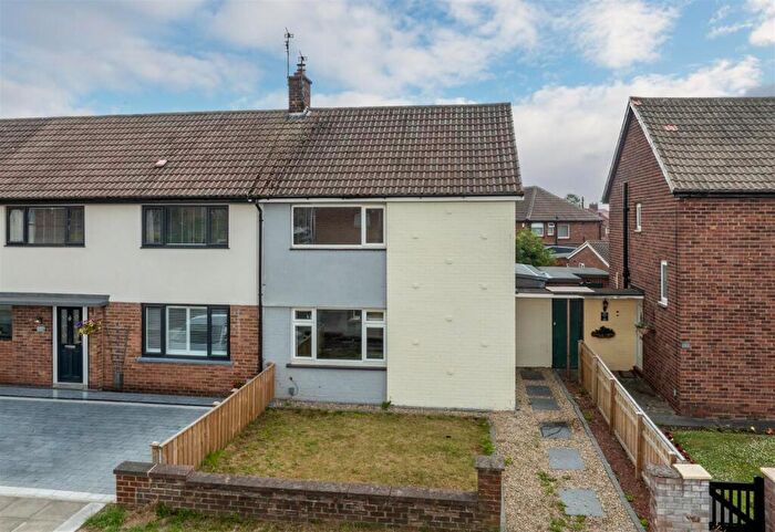 2 Bedroom End Of Terrace House For Sale In Thorntree Drive, Whitley Bay, NE25