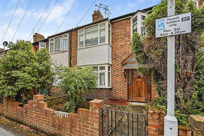 3 Bedroom Property For Sale In Knebworth Avenue, Walthamstow, E17