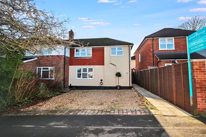 3 Bedroom Semi Detached House For Sale In Bradwell Road, Tilehurst, Reading, RG31
