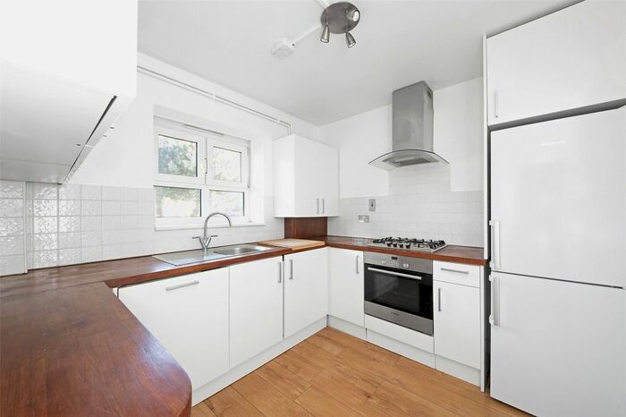 3 Bedroom Flat To Rent In Blackheath Hill, Greenwich, SE10