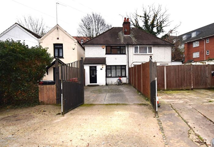 2 Bedroom Property To Rent In Grays Place, Slough, SL2