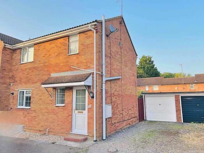 3 Bedroom Semi-Detached House To Rent In Castle Dore, Swindon, SN5