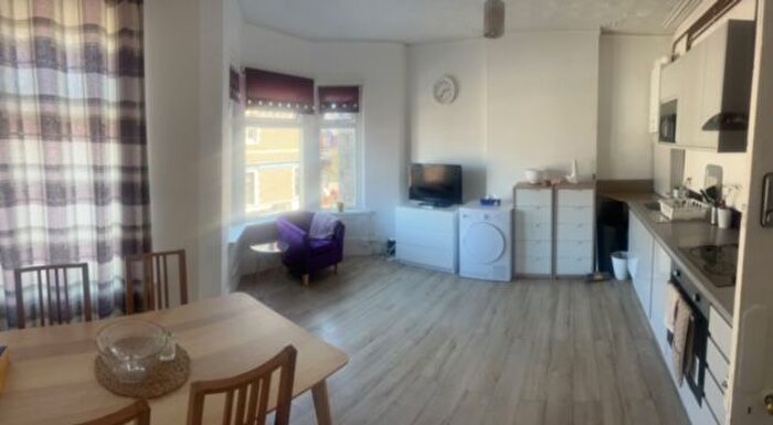 3 Bedroom Maisonette To Rent In Bangor Street, Cardiff, CF24