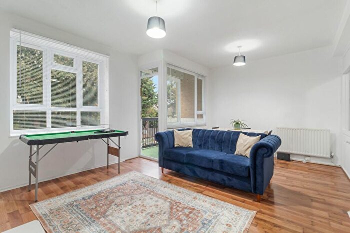 3 Bedroom Flat To Rent In Darenth Road, London, N16