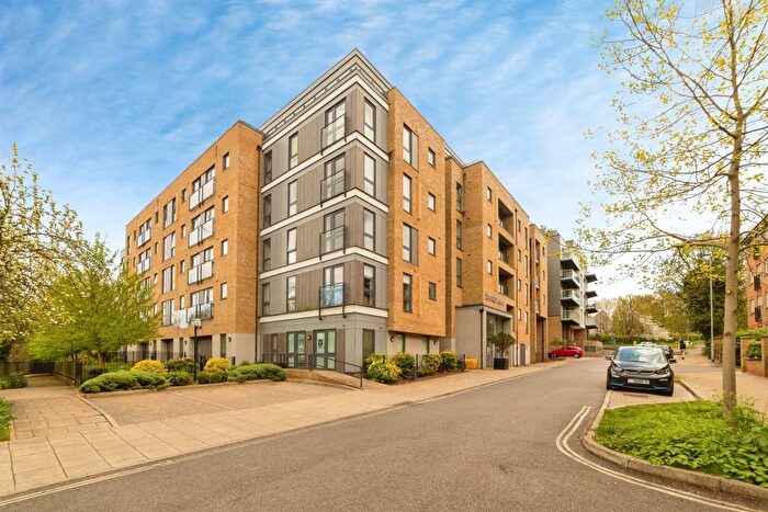2 Bedroom Flat For Sale In Pegs Lane, Hertford, SG13