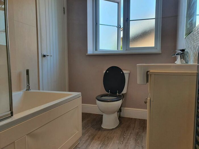 2 Bedroom Flat For Sale In Cherry Tree Lane, Rainham, RM13