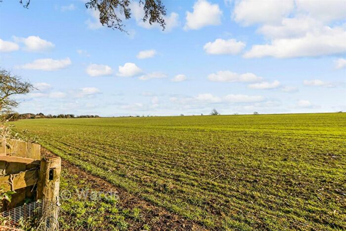 1 Bedroom Semi-Detached Bungalow For Sale In The Street, Dover, Kent, CT15