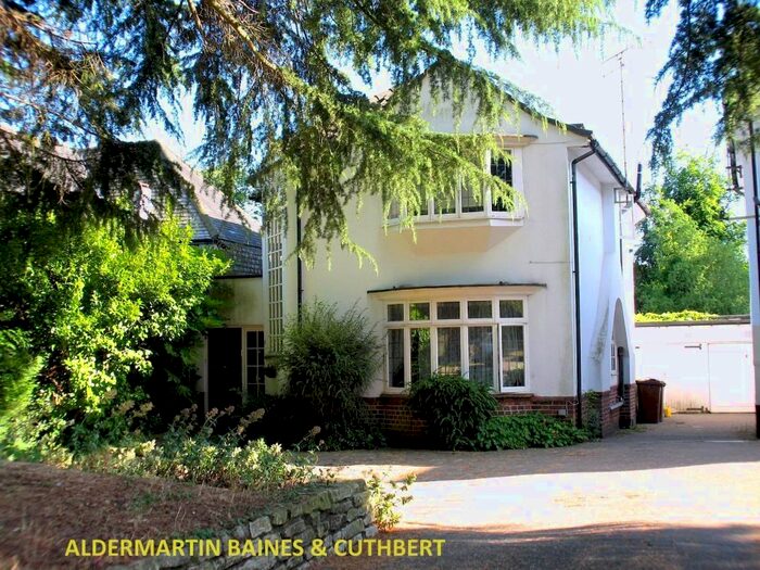 3 Bedroom Detached House To Rent In Canons Drive, Canons Park, Edgware HA8