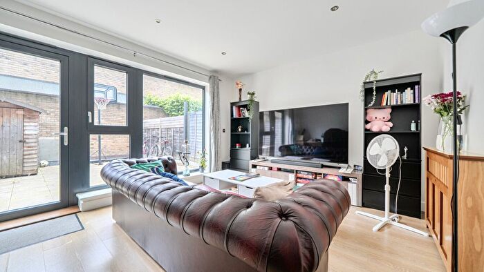 3 Bedroom Maisonette For Sale In Parade Gardens, Walthamstow, E4