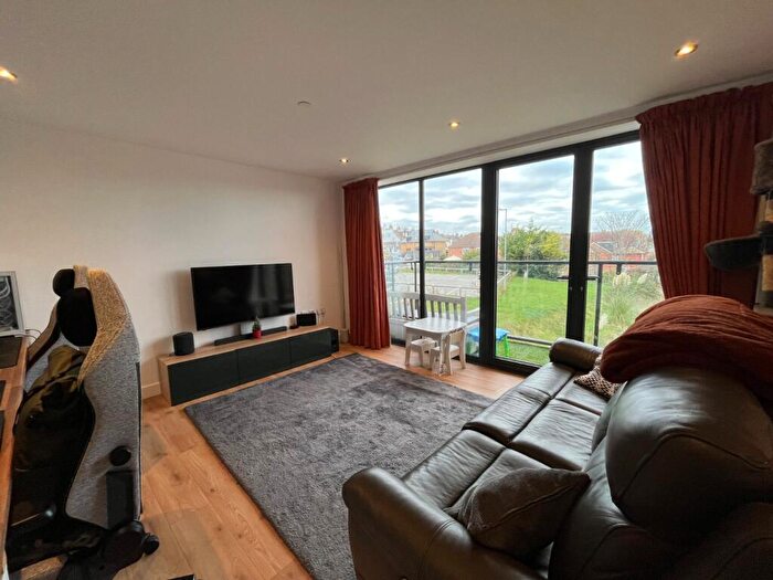 2 Bedroom Flat For Sale In Millers Hill, Ramsgate, Kent, CT11