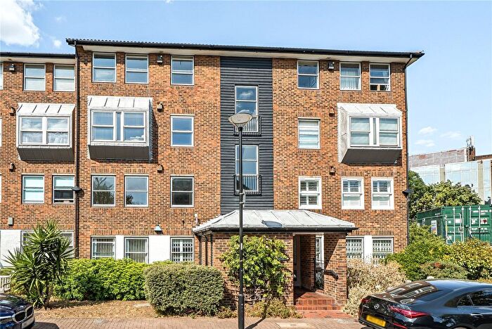 2 Bedroom Flat For Sale In Paveley Drive, London, SW11