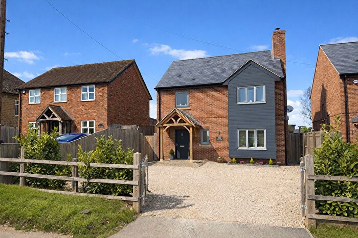 3 Bedroom Detached House For Sale In Oxford Road, Tiddington, Thame, OX9