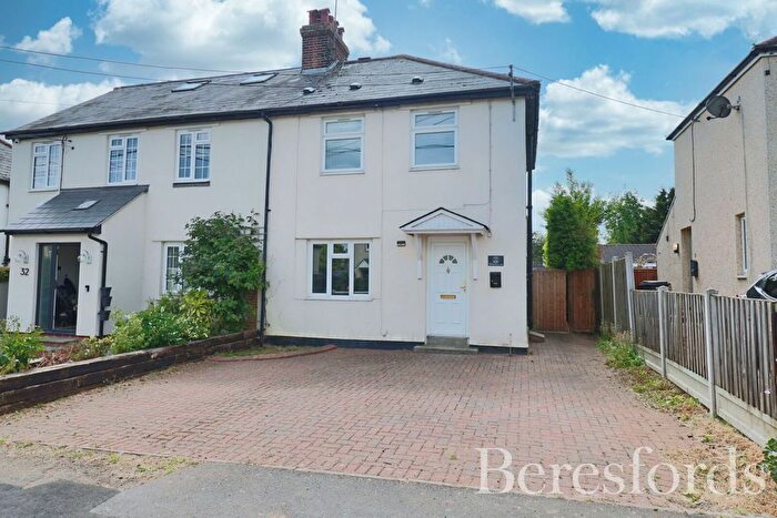 3 Bedroom Semi-Detached House For Sale In Rectory Road, Writtle, CM1