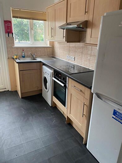 5 Bedroom Flat To Rent In Parson Street, Hendon, NW4