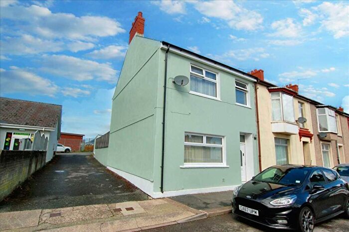 3 Bedroom Terraced House For Sale In St Clements Road, SA73