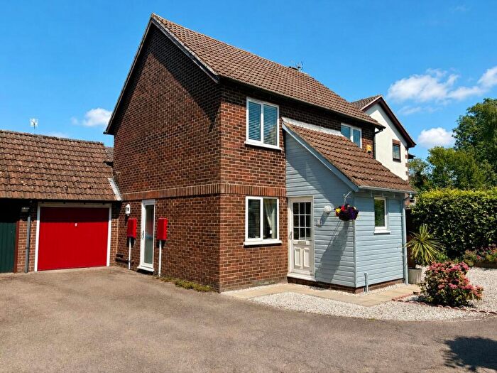 3 Bedroom Link Detached House For Sale In Lea Close, Broughton Astley, Leicester, LE9