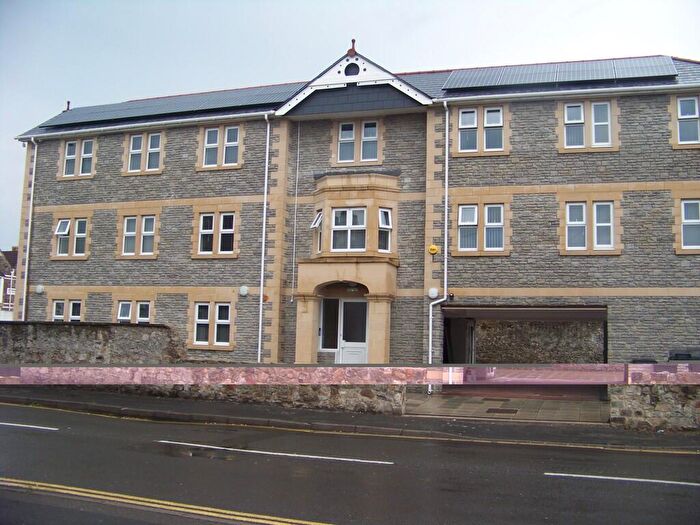 3 Bedroom Flat To Rent In Osborne Court, Locking Road, BS23