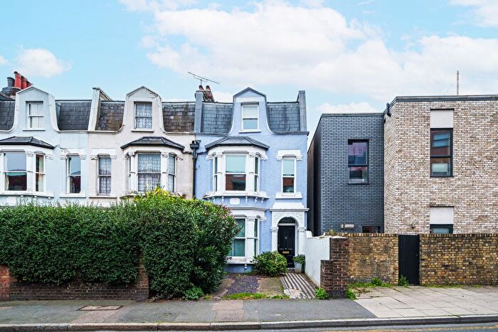 4 Bedroom End Of Terrace House To Rent In Albion Road, Newington Green, N16