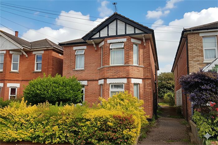 6 Bedroom House To Rent In Bedroom Detached House In Winton, BH9