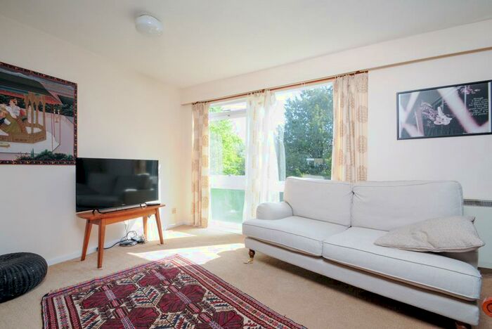 2 Bedroom Maisonette To Rent In Butler Close, Oxford, OX2