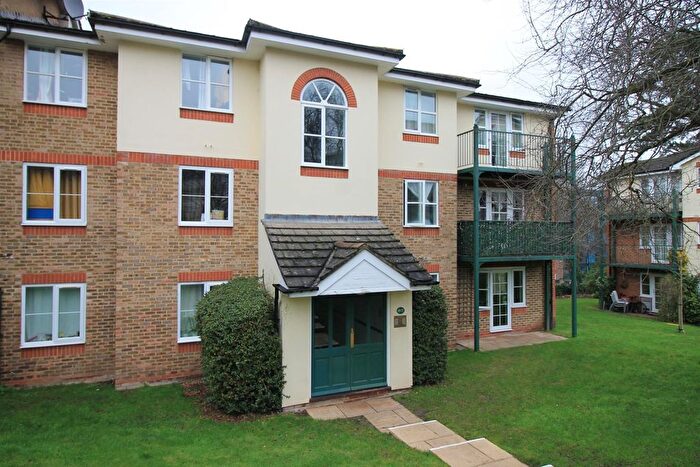 1 Bedroom Flat To Rent In Alexandra Park, High Wycombe, HP11