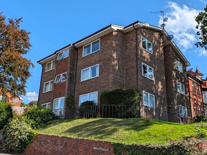 2 Bedroom Apartment For Sale In St. Pauls Road West, Dorking, RH4