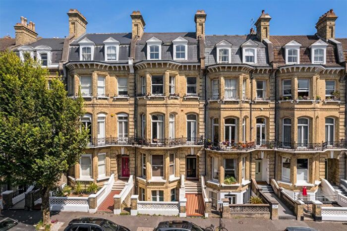 2 Bedroom Flat To Rent In First Avenue, Hove, BN3