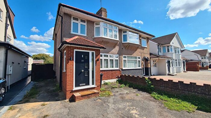 3 Bedroom Semi Detached House To Rent In Oxford Avenue, Hayes, UB3