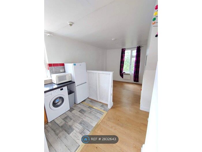 1 Bedroom Flat To Rent In High Street, London, W3
