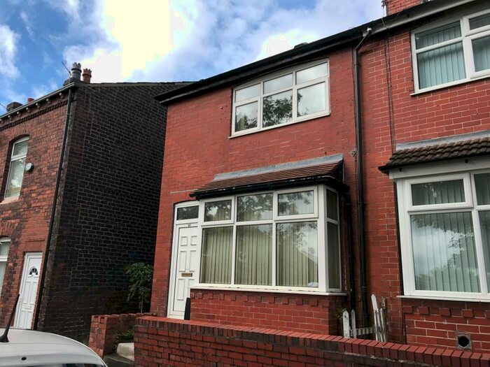 2 Bedroom End Of Terrace House To Rent In Quail Street, Oldham, OL4